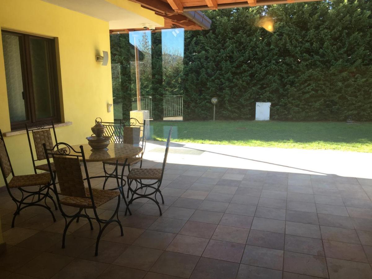 Villa Althea Ronago Exterior photo